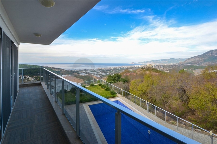 فيلا مستقلة - مسبح خاص وحديقة - تصميم 4 غرف وصالة -اطلالة بحر- في كارجي جاك /الانيا 