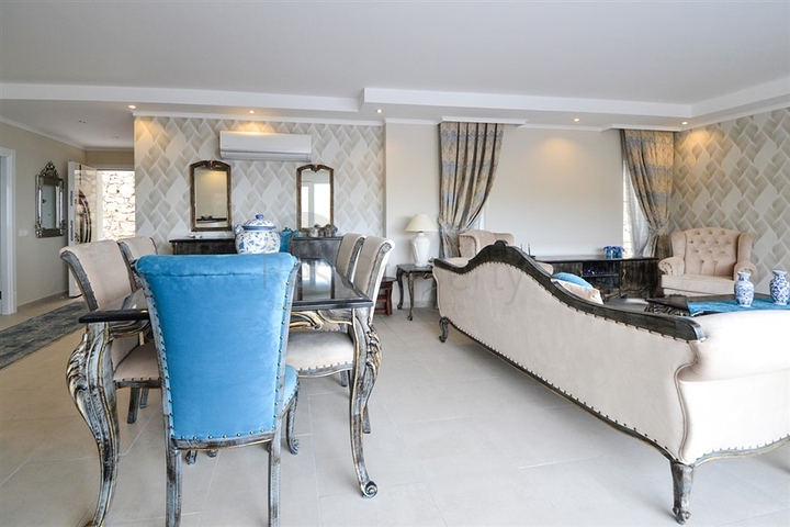 فيلا مستقلة - مسبح خاص وحديقة - تصميم 4 غرف وصالة -اطلالة بحر- في كارجي جاك /الانيا 