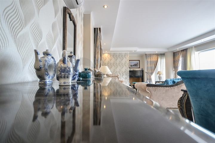 فيلا مستقلة - مسبح خاص وحديقة - تصميم 4 غرف وصالة -اطلالة بحر- في كارجي جاك /الانيا 