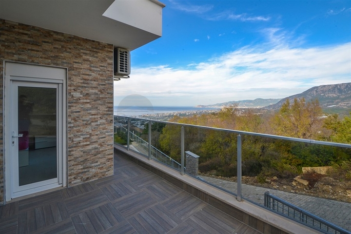 فيلا مستقلة - مسبح خاص وحديقة - تصميم 4 غرف وصالة -اطلالة بحر- في كارجي جاك /الانيا 