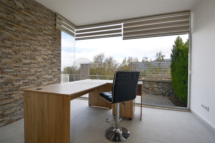 فيلا مستقلة - مسبح خاص وحديقة - تصميم 4 غرف وصالة -اطلالة بحر- في كارجي جاك /الانيا 