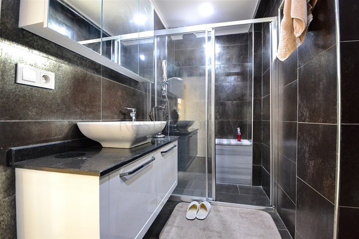 فيلا مستقلة - مسبح خاص وحديقة - تصميم 4 غرف وصالة -اطلالة بحر- في كارجي جاك /الانيا 