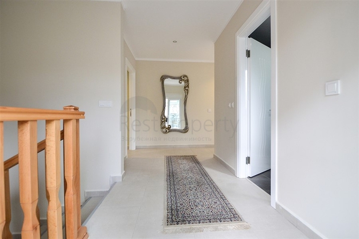 فيلا مستقلة - مسبح خاص وحديقة - تصميم 4 غرف وصالة -اطلالة بحر- في كارجي جاك /الانيا 