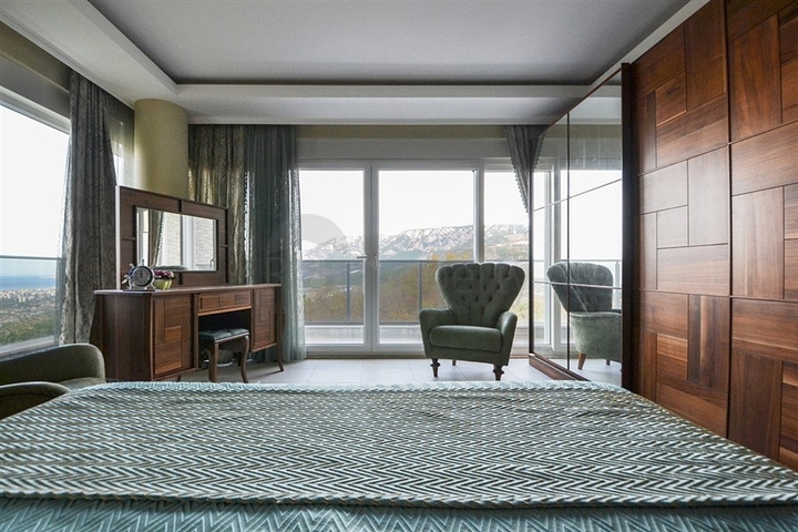 فيلا مستقلة - مسبح خاص وحديقة - تصميم 4 غرف وصالة -اطلالة بحر- في كارجي جاك /الانيا 