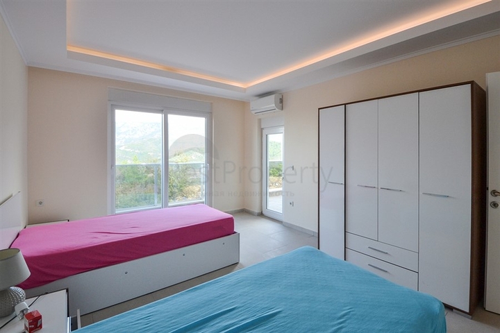 فيلا مستقلة - مسبح خاص وحديقة - تصميم 4 غرف وصالة -اطلالة بحر- في كارجي جاك /الانيا 