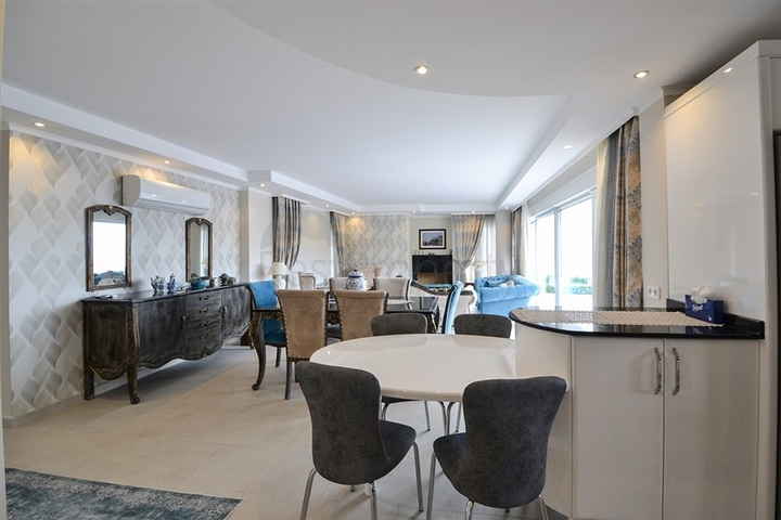 فيلا مستقلة - مسبح خاص وحديقة - تصميم 4 غرف وصالة -اطلالة بحر- في كارجي جاك /الانيا 