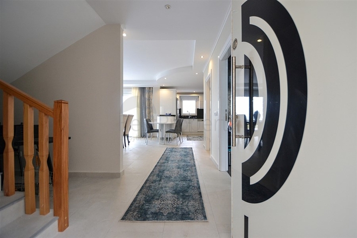 فيلا مستقلة - مسبح خاص وحديقة - تصميم 4 غرف وصالة -اطلالة بحر- في كارجي جاك /الانيا 