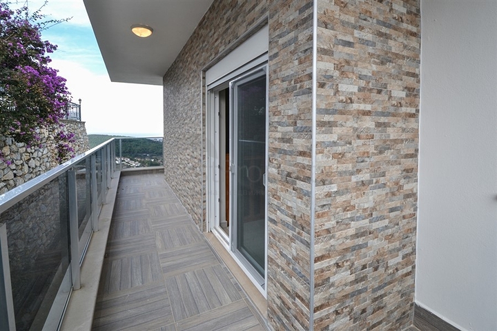 فيلا مستقلة - مسبح خاص وحديقة - تصميم 4 غرف وصالة -اطلالة بحر- في كارجي جاك /الانيا 