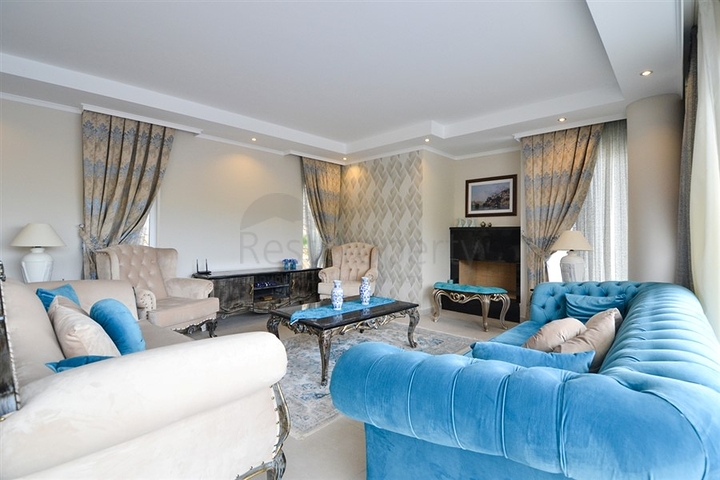 فيلا مستقلة - مسبح خاص وحديقة - تصميم 4 غرف وصالة -اطلالة بحر- في كارجي جاك /الانيا 