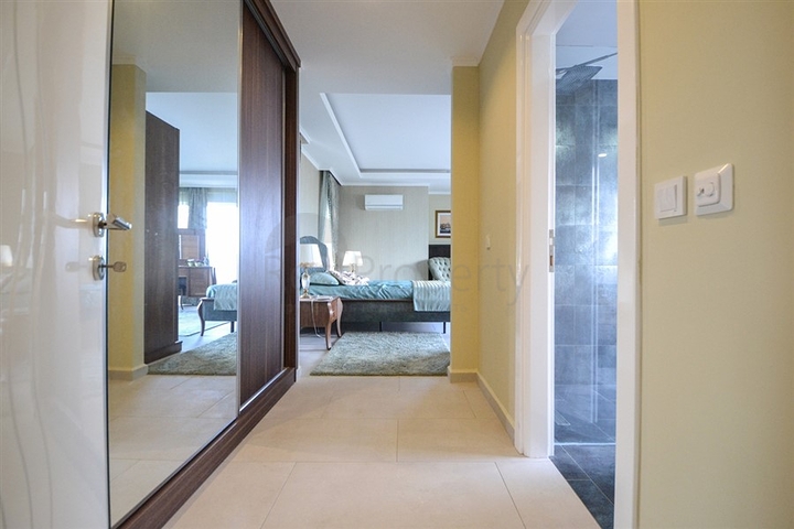 فيلا مستقلة - مسبح خاص وحديقة - تصميم 4 غرف وصالة -اطلالة بحر- في كارجي جاك /الانيا 