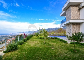 فيلا مستقلة - مسبح خاص وحديقة - تصميم 4 غرف وصالة -اطلالة بحر- في كارجي جاك /الانيا 