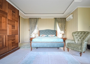 فيلا مستقلة - مسبح خاص وحديقة - تصميم 4 غرف وصالة -اطلالة بحر- في كارجي جاك /الانيا 