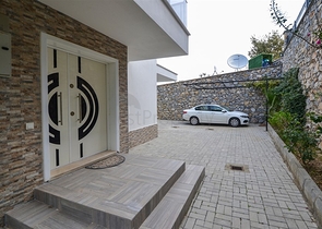 فيلا مستقلة - مسبح خاص وحديقة - تصميم 4 غرف وصالة -اطلالة بحر- في كارجي جاك /الانيا 