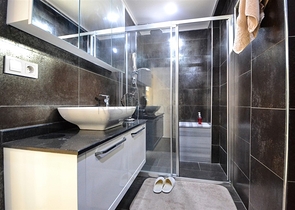 فيلا مستقلة - مسبح خاص وحديقة - تصميم 4 غرف وصالة -اطلالة بحر- في كارجي جاك /الانيا 