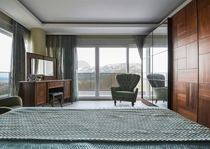 فيلا مستقلة - مسبح خاص وحديقة - تصميم 4 غرف وصالة -اطلالة بحر- في كارجي جاك /الانيا 