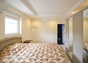 فيلا مستقلة - مسبح خاص وحديقة - تصميم 4 غرف وصالة -اطلالة بحر- في كارجي جاك /الانيا 