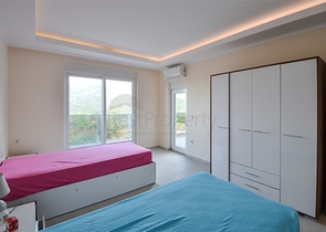 فيلا مستقلة - مسبح خاص وحديقة - تصميم 4 غرف وصالة -اطلالة بحر- في كارجي جاك /الانيا 