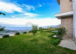 فيلا مستقلة - مسبح خاص وحديقة - تصميم 4 غرف وصالة -اطلالة بحر- في كارجي جاك /الانيا 