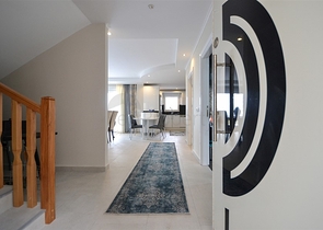 فيلا مستقلة - مسبح خاص وحديقة - تصميم 4 غرف وصالة -اطلالة بحر- في كارجي جاك /الانيا 