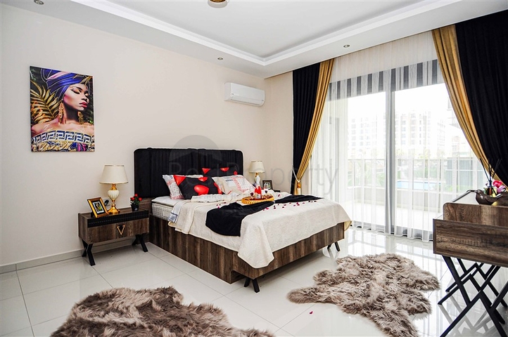 شقة دوبلكس ارضية - مع مدخل للحديقة -ضمن مجمع حديث فاخر - في كارجي جاك / الانيا 