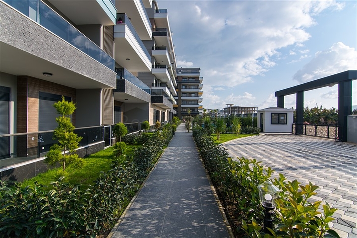 شقة دوبلكس ارضية - مع مدخل للحديقة -ضمن مجمع حديث فاخر - في كارجي جاك / الانيا 