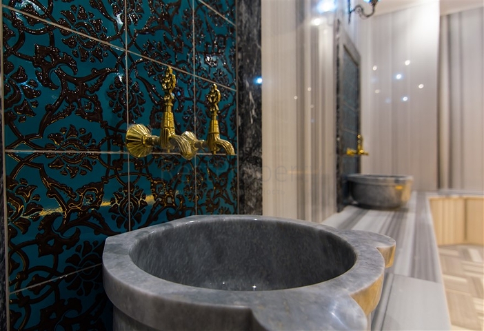 شقة دوبلكس ارضية - مع مدخل للحديقة -ضمن مجمع حديث فاخر - في كارجي جاك / الانيا 