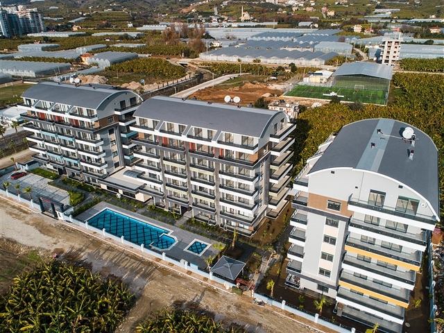 شقة دوبلكس ارضية - مع مدخل للحديقة -ضمن مجمع حديث فاخر - في كارجي جاك / الانيا 