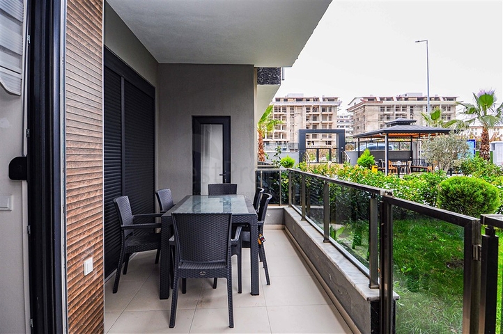 شقة دوبلكس ارضية - مع مدخل للحديقة -ضمن مجمع حديث فاخر - في كارجي جاك / الانيا 