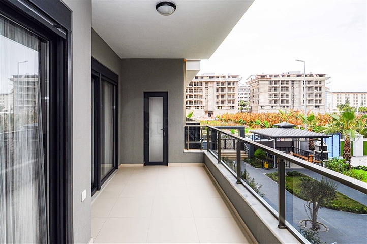 شقة دوبلكس ارضية - مع مدخل للحديقة -ضمن مجمع حديث فاخر - في كارجي جاك / الانيا 