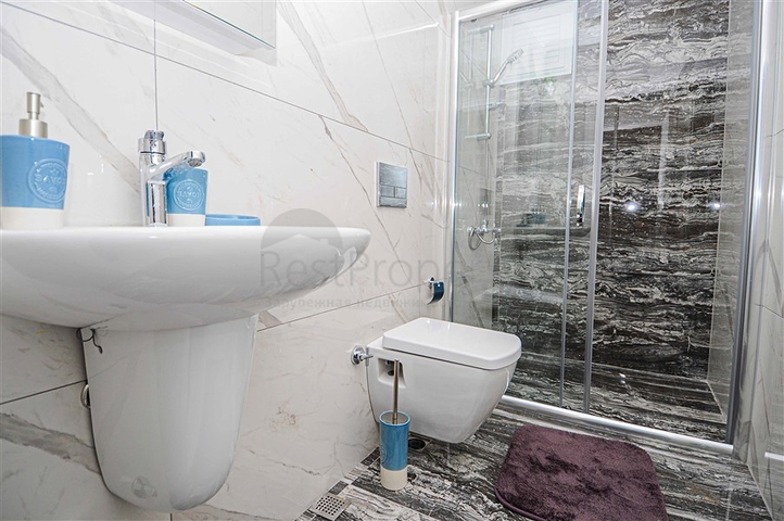 شقة دوبلكس ارضية - مع مدخل للحديقة -ضمن مجمع حديث فاخر - في كارجي جاك / الانيا 