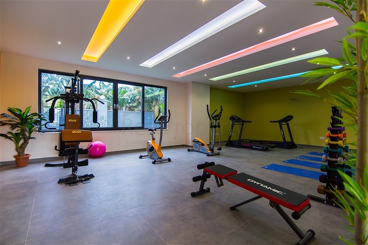 شقة دوبلكس ارضية - مع مدخل للحديقة -ضمن مجمع حديث فاخر - في كارجي جاك / الانيا 