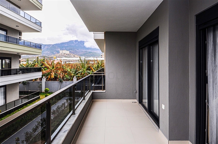 شقة دوبلكس ارضية - مع مدخل للحديقة -ضمن مجمع حديث فاخر - في كارجي جاك / الانيا 