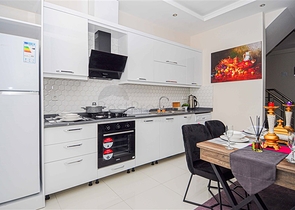 شقة دوبلكس ارضية - مع مدخل للحديقة -ضمن مجمع حديث فاخر - في كارجي جاك / الانيا 