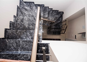 شقة دوبلكس ارضية - مع مدخل للحديقة -ضمن مجمع حديث فاخر - في كارجي جاك / الانيا 