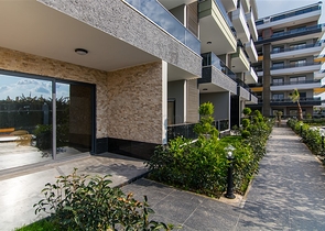 شقة دوبلكس ارضية - مع مدخل للحديقة -ضمن مجمع حديث فاخر - في كارجي جاك / الانيا 