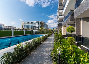 شقة دوبلكس ارضية - مع مدخل للحديقة -ضمن مجمع حديث فاخر - في كارجي جاك / الانيا 