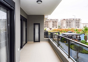 شقة دوبلكس ارضية - مع مدخل للحديقة -ضمن مجمع حديث فاخر - في كارجي جاك / الانيا 