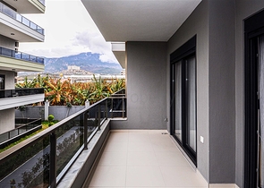 شقة دوبلكس ارضية - مع مدخل للحديقة -ضمن مجمع حديث فاخر - في كارجي جاك / الانيا 