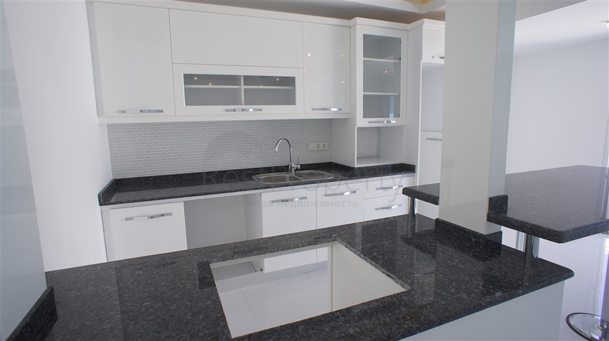 شقق ودوبلكس ضمن مجمع حديث - اطلالة بحر - في كاستل / الانيا 