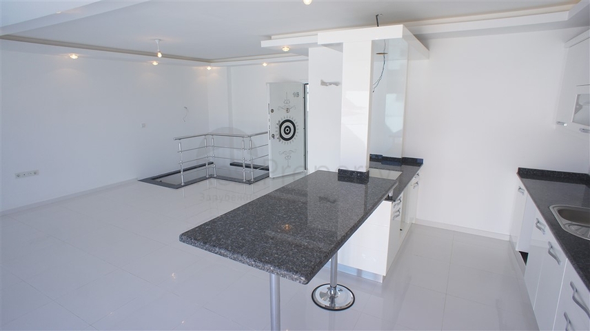 شقق ودوبلكس ضمن مجمع حديث - اطلالة بحر - في كاستل / الانيا 