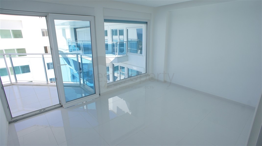 شقق ودوبلكس ضمن مجمع حديث - اطلالة بحر - في كاستل / الانيا 