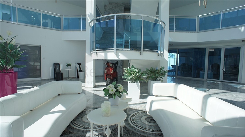 شقق ودوبلكس ضمن مجمع حديث - اطلالة بحر - في كاستل / الانيا 