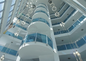 شقق ودوبلكس ضمن مجمع حديث - اطلالة بحر - في كاستل / الانيا 