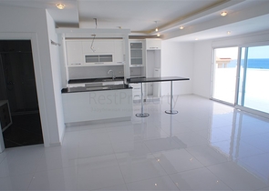 شقق ودوبلكس ضمن مجمع حديث - اطلالة بحر - في كاستل / الانيا 