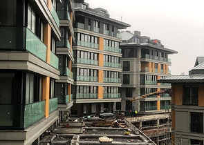 اطلالة على مضيق البوسفور - شقق عائلية ضمن مجمع حديث فاخر - في اسطنبول الاسيوية 