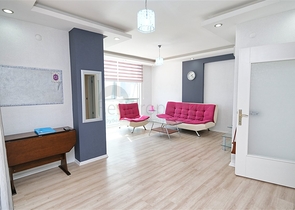 شقة 2 + 1 مع أثاث في مجمع في هورما كونيالتي