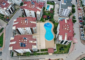 شقة 2 + 1 مع أثاث في مجمع في هورما كونيالتي