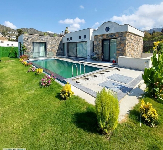 فلل بتصميم انيق - 5 غرف وصالتين - في بودروم 