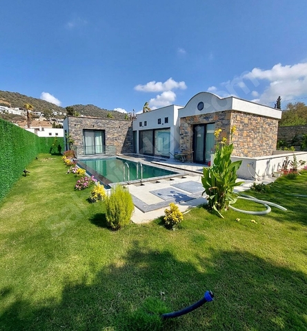 فلل بتصميم انيق - 5 غرف وصالتين - في بودروم 