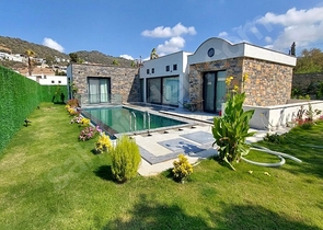 فلل بتصميم انيق - 5 غرف وصالتين - في بودروم 